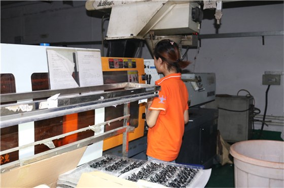 深圳塑胶模具厂：13年定制经验更对味您的需求