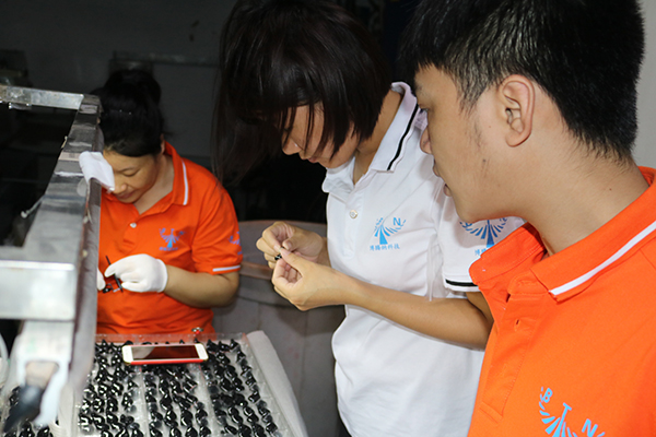 深圳塑胶模具制造厂——博腾纳如何做好蓝牙耳机模具？