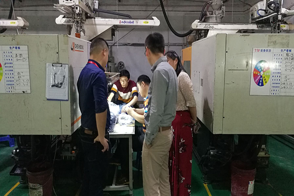 深圳塑胶模具厂家博腾纳——定做模具要找配合默契的工厂