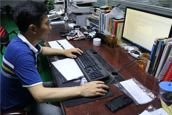 塑胶模具制造厂——博腾纳精工细作只为客户满意