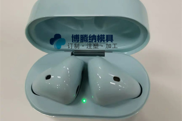 荣耀携手「博腾纳」塑胶模具厂家定制TWS蓝牙耳机
