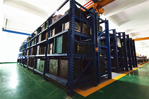 深圳塑胶模具加工厂——博腾纳13年定制经验更适合您的需求